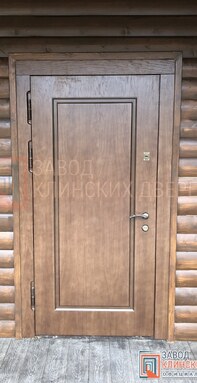 деревянная входная дверь для дома из бревна в природном стиле